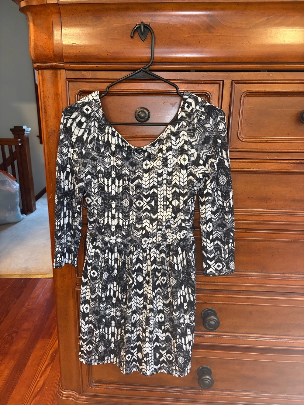 Lily Rose Black & Ivory Geometric Print Cowl Back Mini Dress – XS